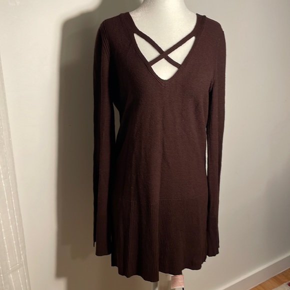Free People Burgundy Criss Cross Tunic Sweater Dress in Size Medium - Picture 4 of 7